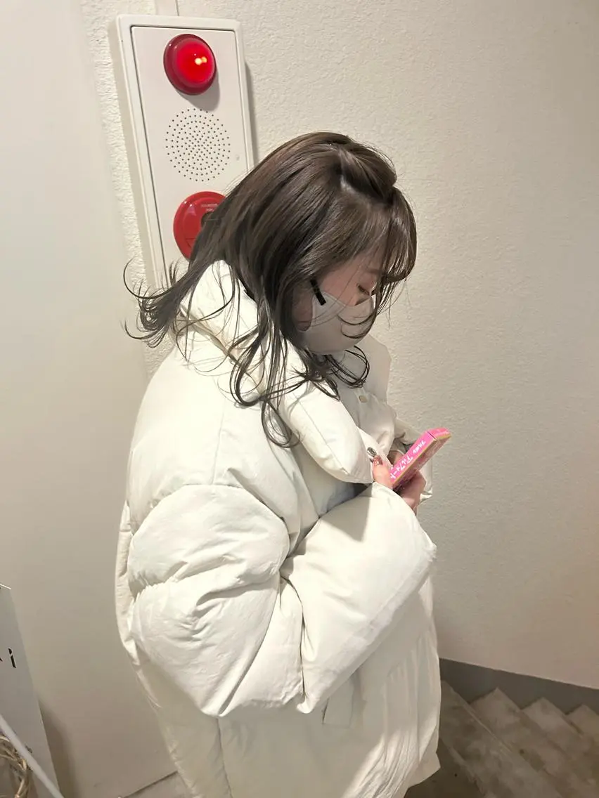 ミディアム カラー ベージュカラー ブリーチ ブリーチなしカラー 薄暮 マツイ　レンのヘアスタイル
