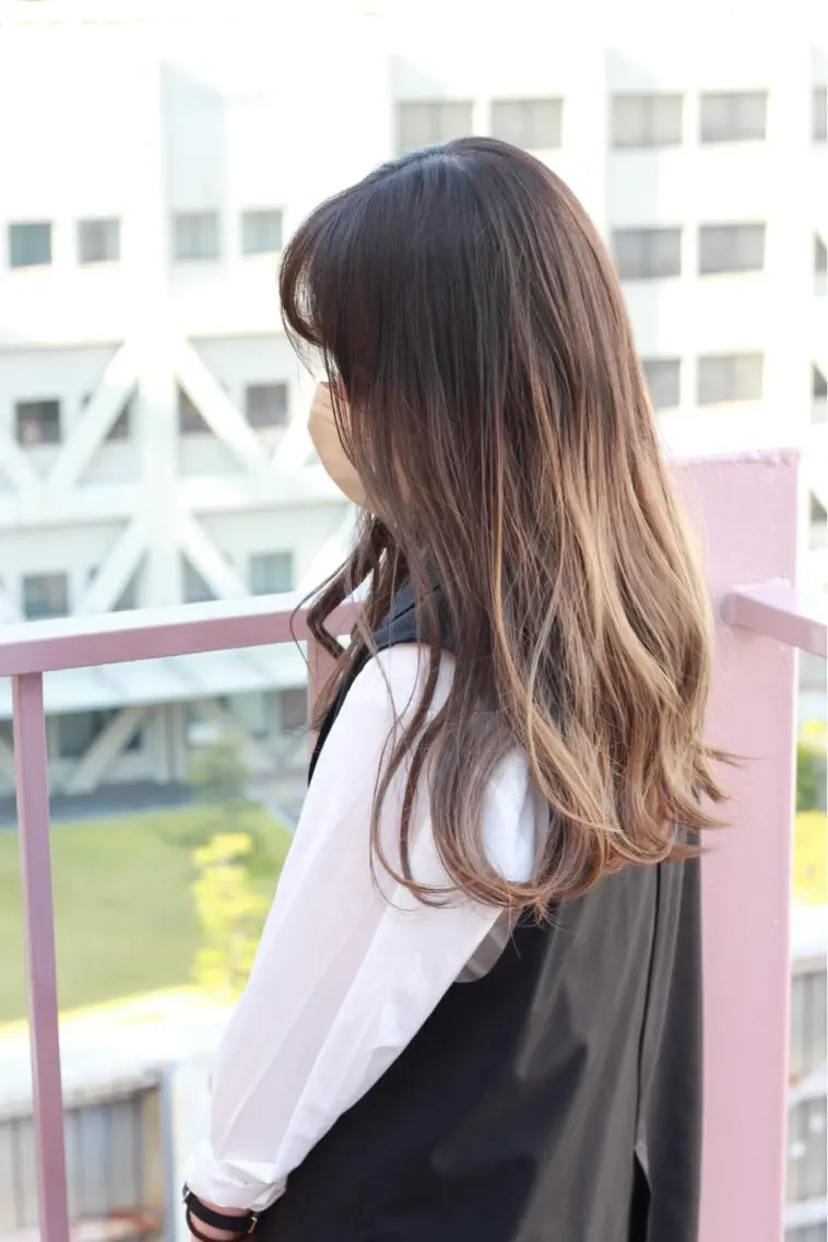 ロング カラー ベージュカラー グラデーションカラー ヘアカラー Viage （ビアージュ）のヘアスタイル