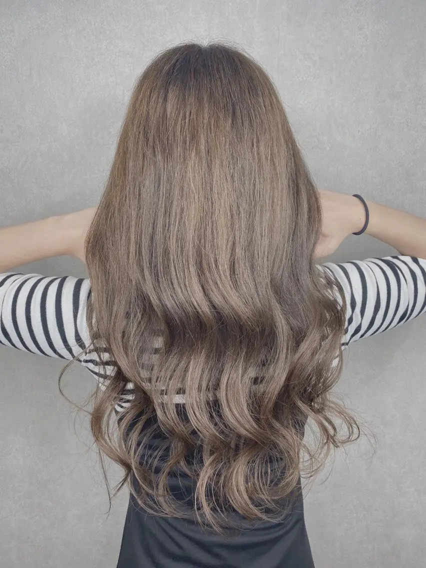 ロング カット ヘアカラー トリートメント ＳＨＩ ＺＵのヘアスタイル