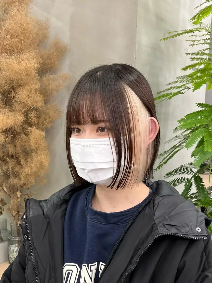 ミディアム イツク ⚡️ ルーツ/ハイトーンのヘアスタイル