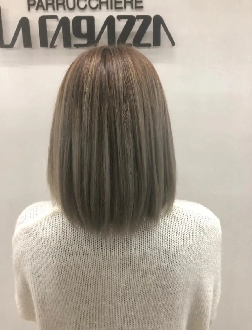 ショート カラー バレイヤージュ ベージュカラー ブリーチ ハイライトカラー ホワイトベージュ 東條 克義のヘアスタイル