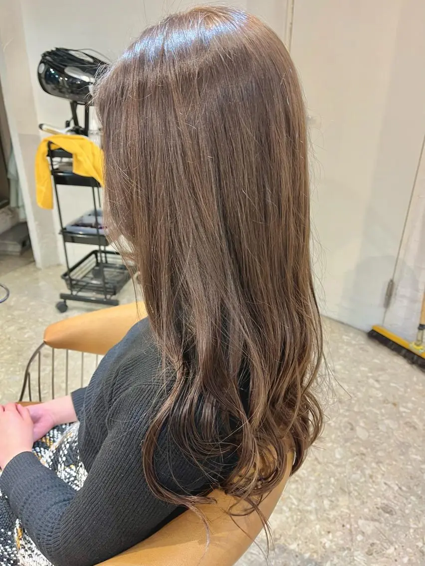 ロング カラー ヘアカラー うしだ かおるのヘアスタイル