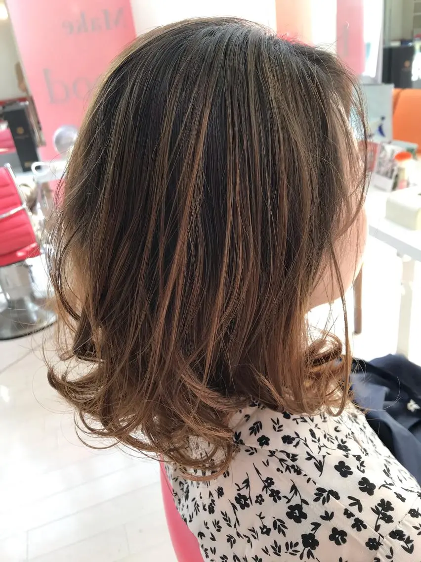 カラー PazRood 山下のヘアスタイル