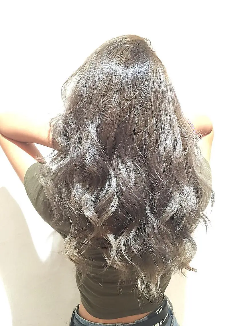 ロング カラー パーマ ヘアアレンジ アッシュ ブリーチ 透明感カラー シルバー 外国人風カラー 👑指名率No.1 👑坂口飛翔のヘアスタイル