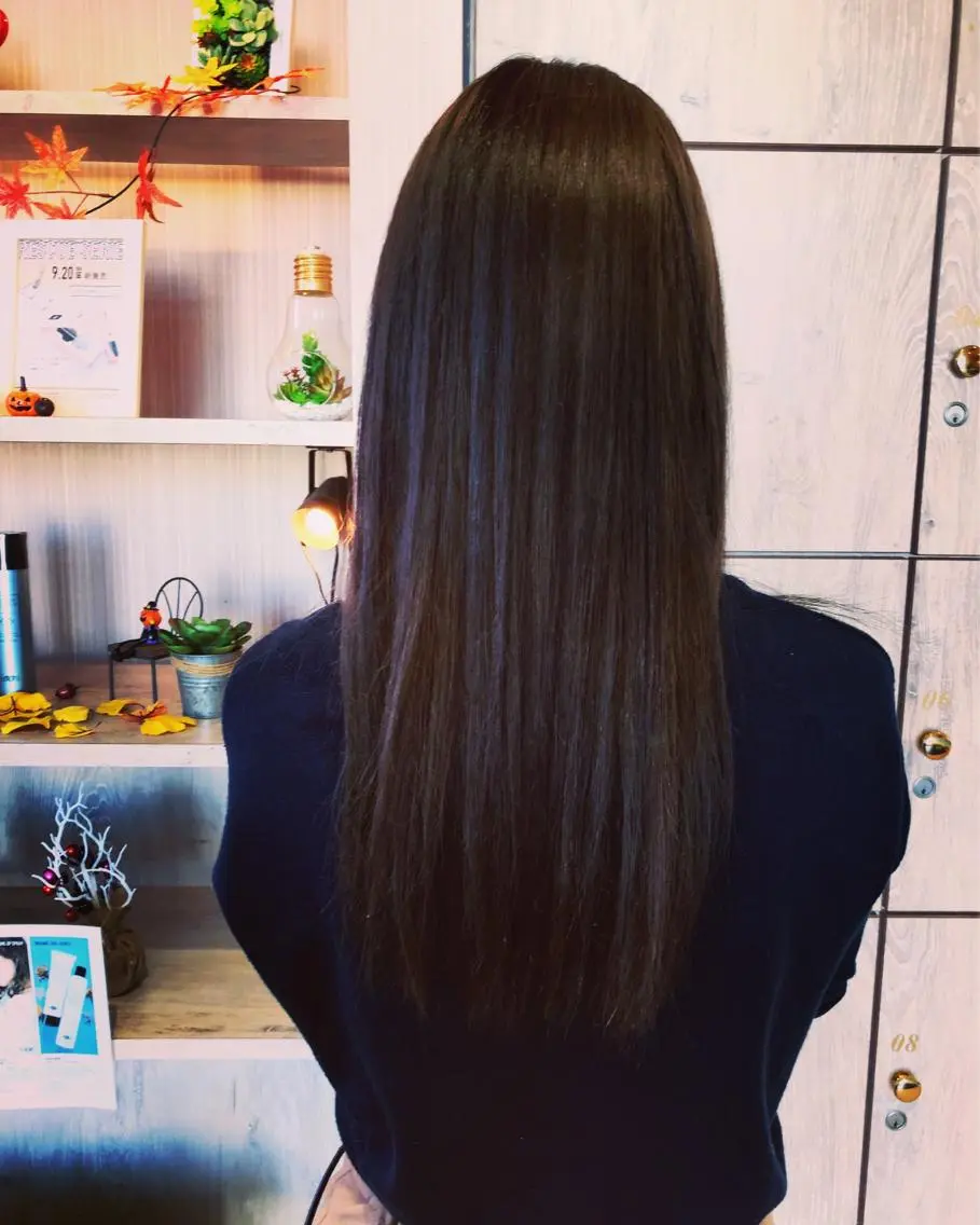 ロング アッシュ パープルカラー 石井 麻鈴のヘアスタイル