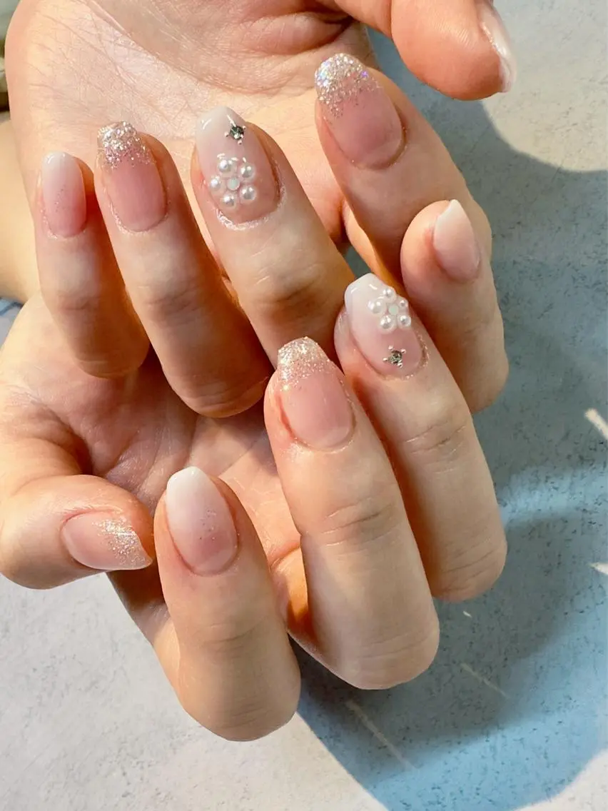 ネイル グラデーション ラメ(グリッター) ラメグラデーション 持ち込み ブライダルネイル ハンドネイル Baden Nail ﾊﾞ-ﾃﾞﾝ ﾈｲﾙのネイルデザイン