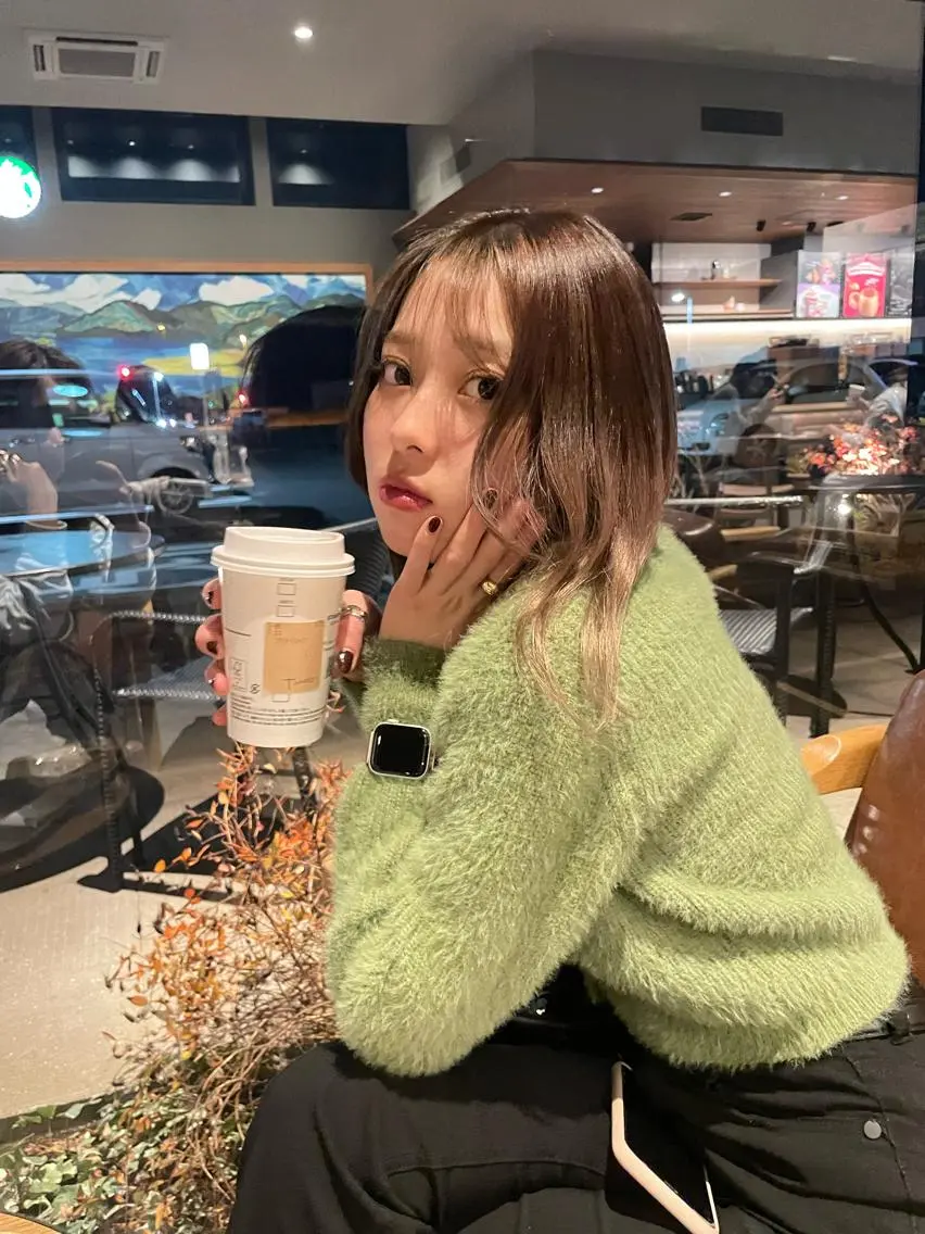 セミロング サ チのヘアスタイル