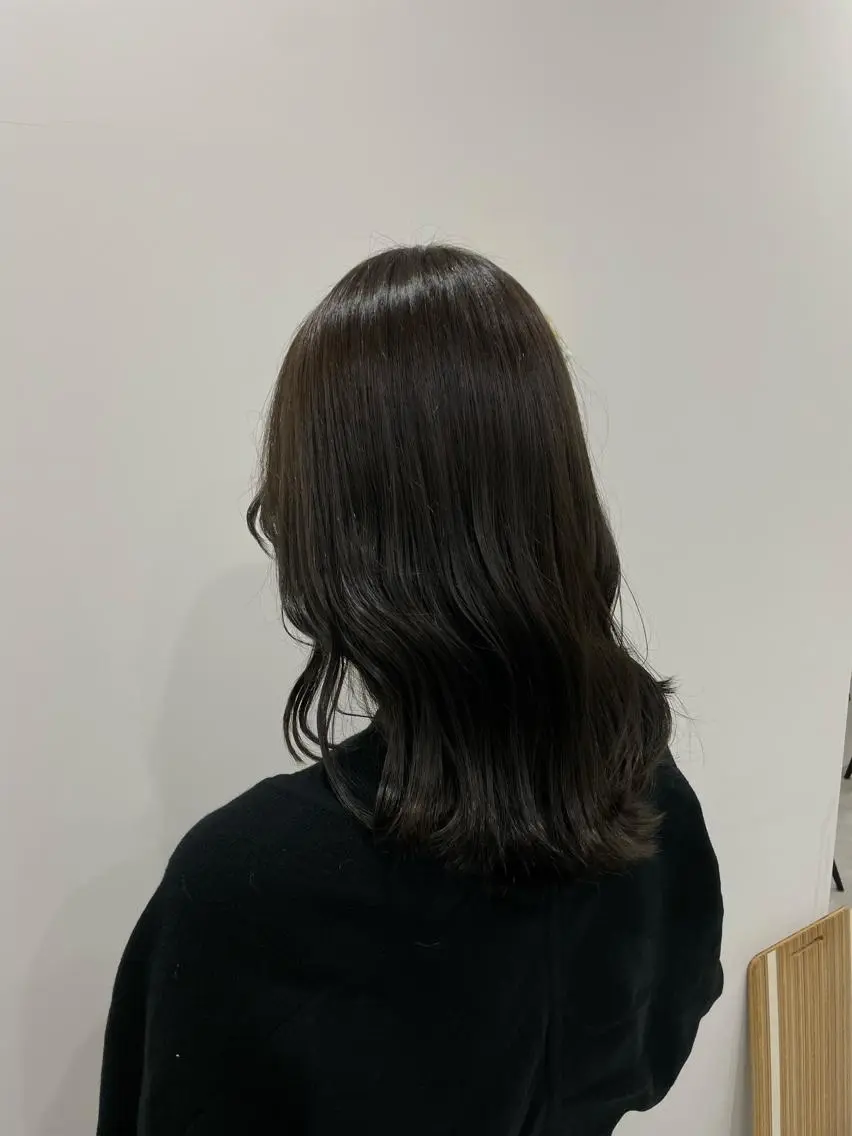 セミロング カラー アッシュ 透明感カラー カット ヘアカラー トリートメント ニシザカ マナのヘアスタイル