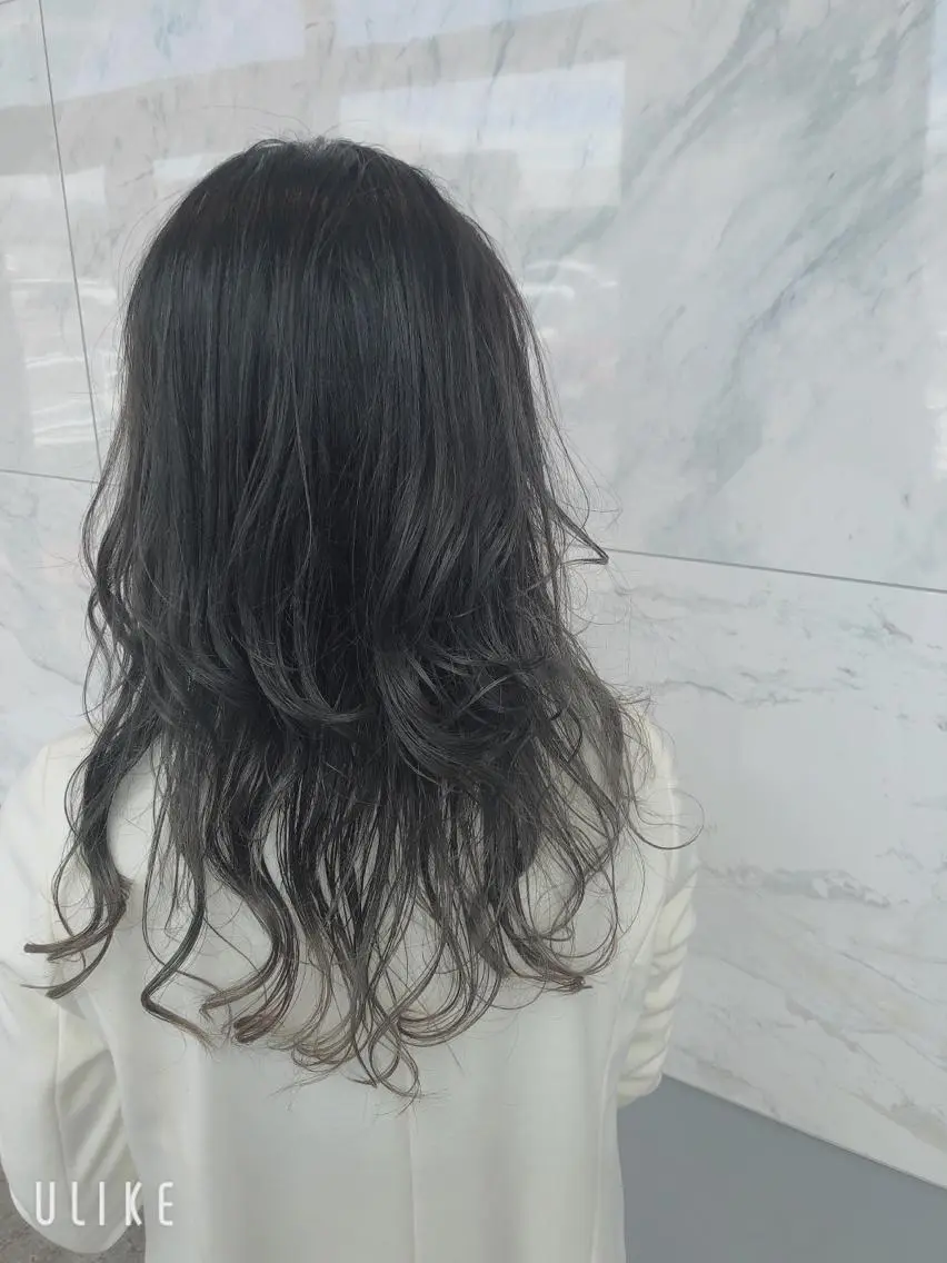セミロング カラー グラデーションカラー グレージュ カーキグレージュ ヘアカラー 難しい髪質の縮毛矯正 高岡/射水/髪質改善のヘアスタイル
