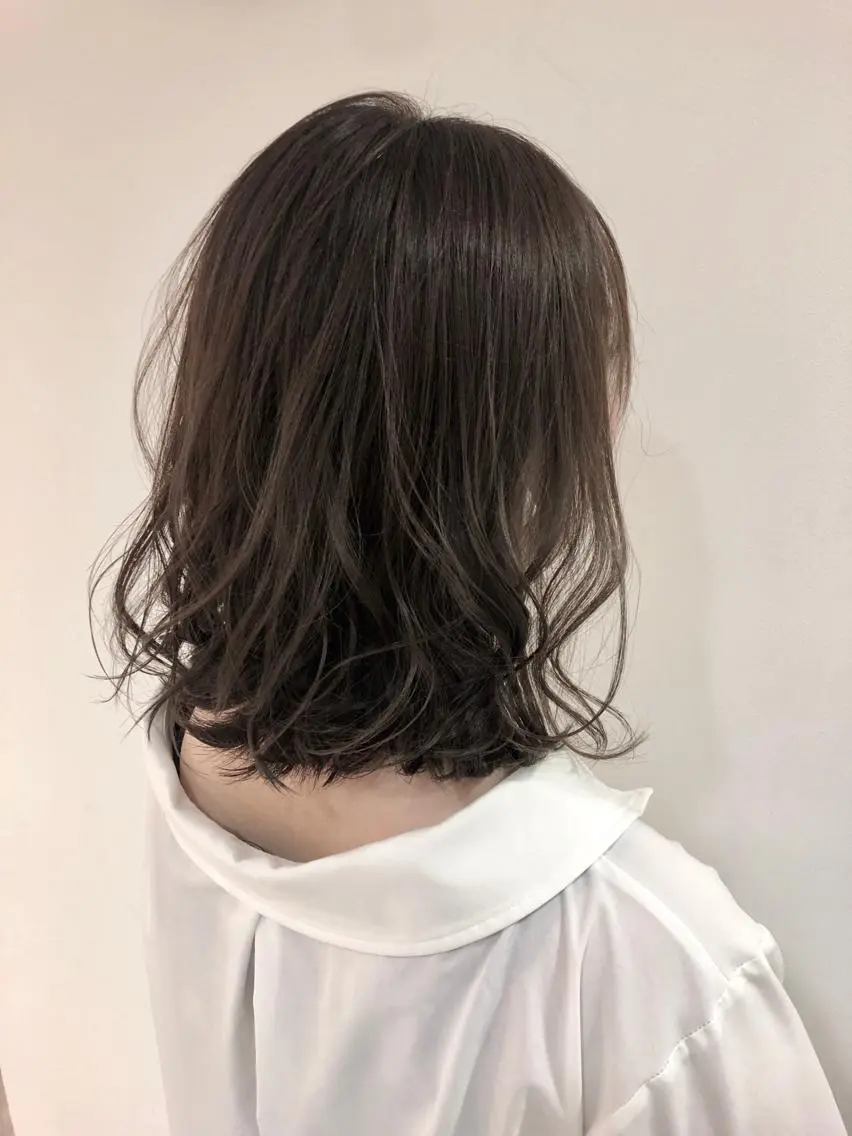 ミディアム カラー グレージュ 田村拓巳 韓国風、髪質改善のヘアスタイル