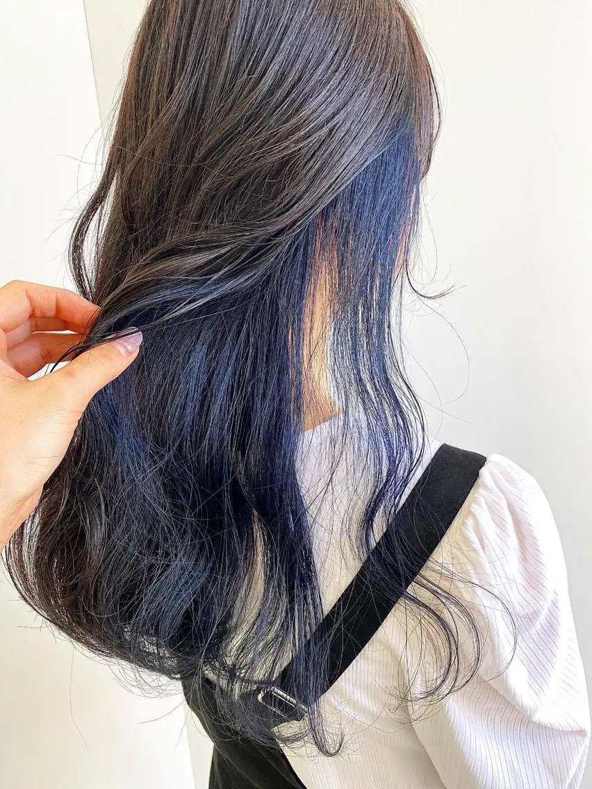 セミロング カラー ヘアアレンジ ブリーチ ブルーカラー レイヤー/ハイトーン 🧸SENAのヘアスタイル
