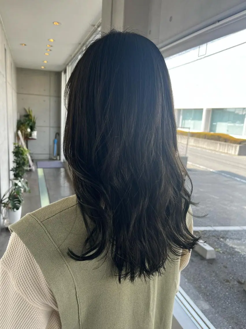 セミロング おせ ちさとのヘアスタイル