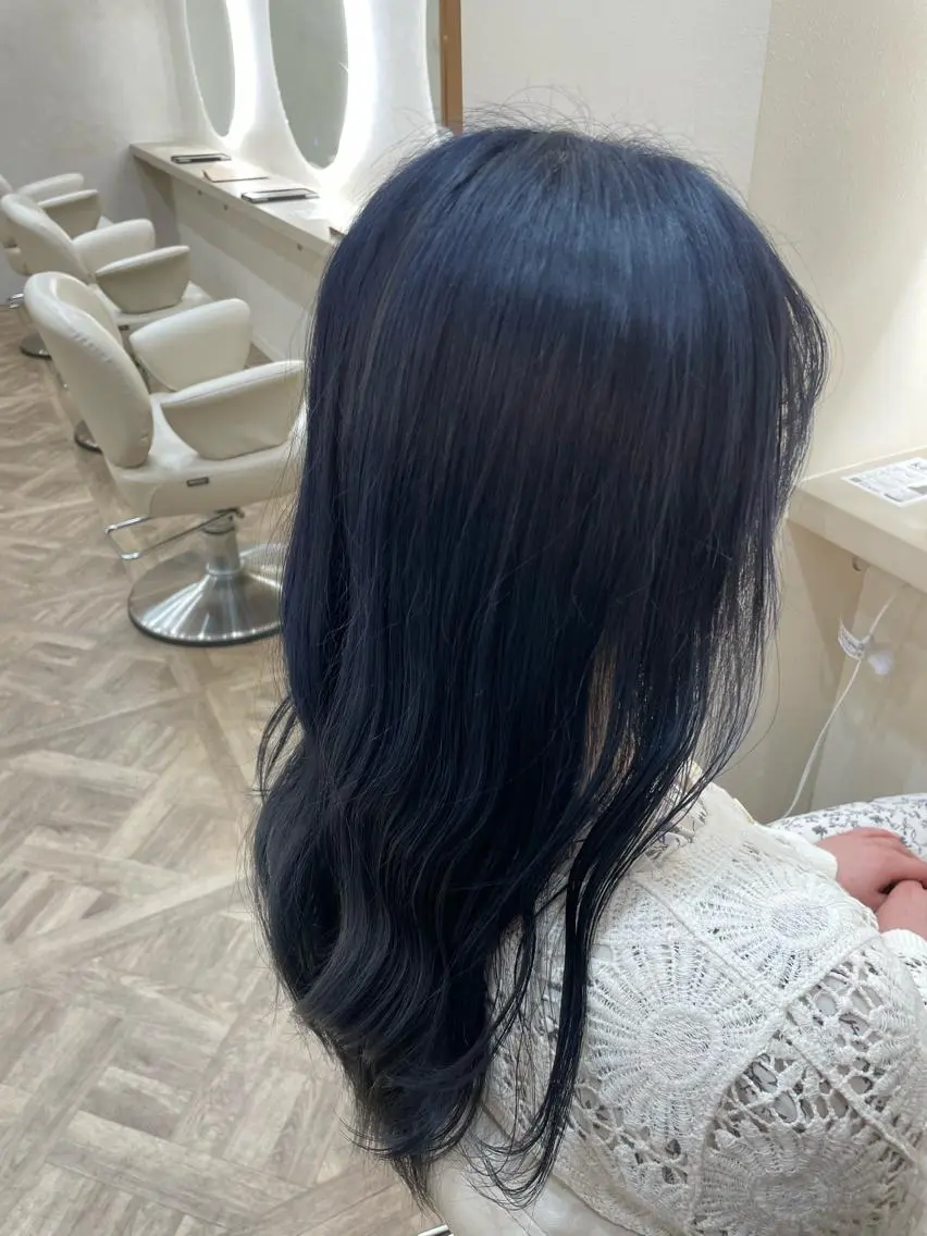 ロング カラー ブルーカラー ネイビーカラー シンバヒナノ/パーマ レイヤー/髪質改善のヘアスタイル