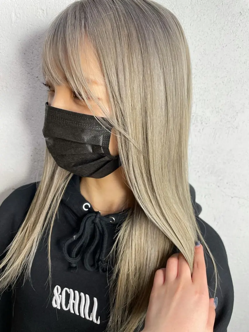 ロング カラー ベージュカラー ブリーチ ケアブリーチ ホワイトベージュ カット ヘアカラー トリートメント hisano / ハイトーン・透明感のヘアスタイル