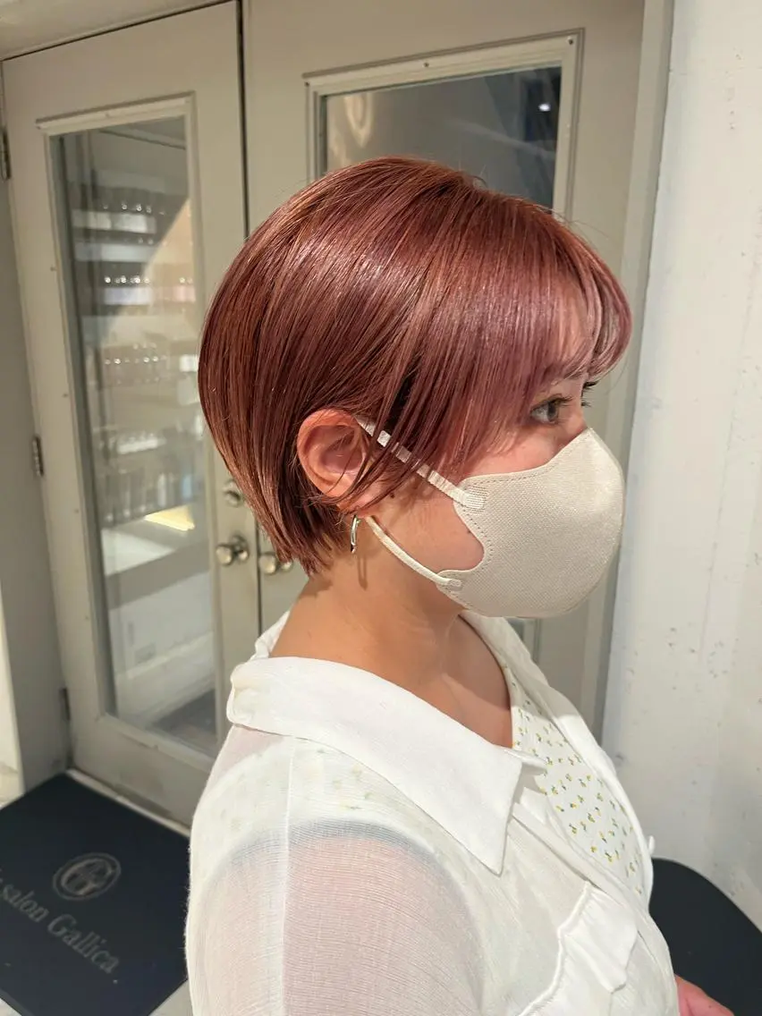 ショート カラー ハンサムショート ベージュカラー ハイトーンカラー ラベンダーカラー オレンジ カット ヘアカラー トリートメント ヘッドスパ ヘアセット カジュアルを女っぽく 𝗮𝘆𝗮𝗰𝗼のヘアスタイル