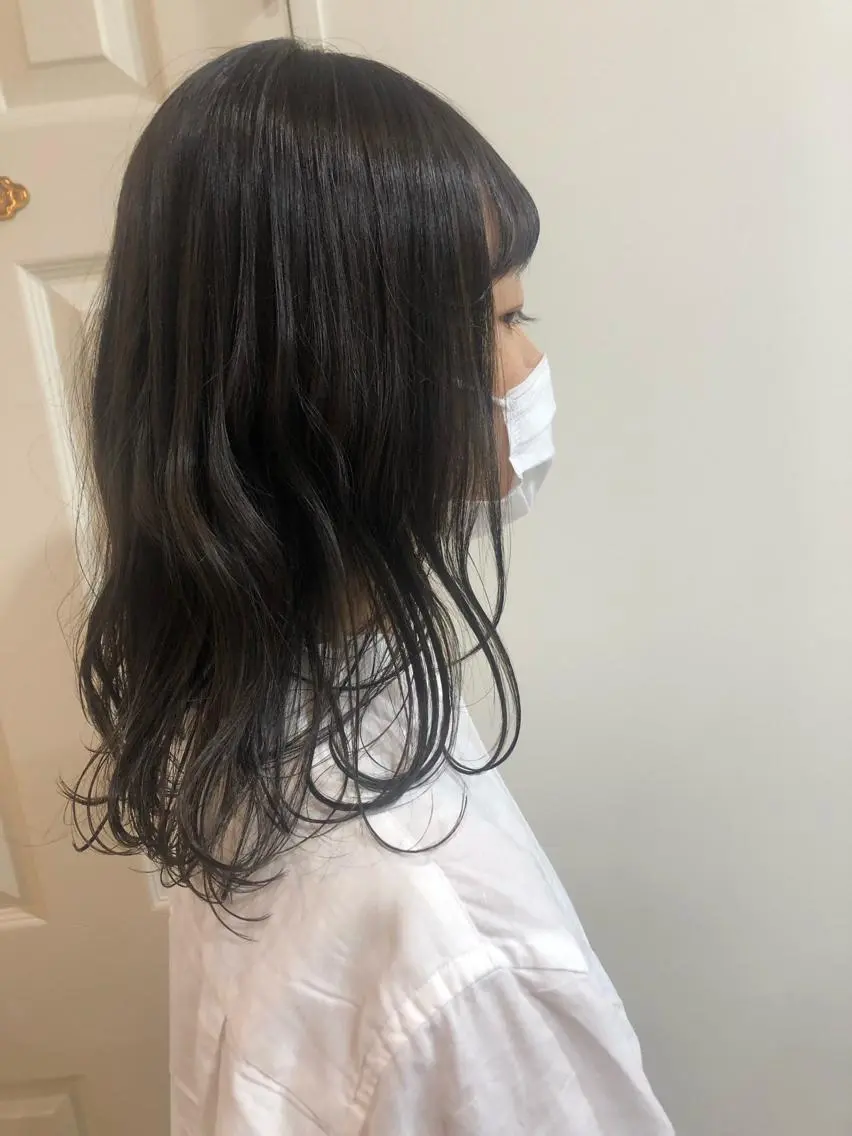 ミディアム カラー カット ヘアカラー トリートメント MIOベージュカラー 柔らかいカラーのヘアスタイル