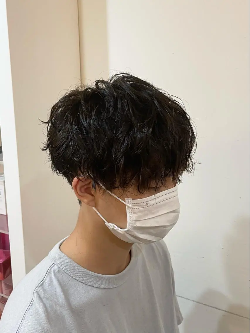 ショート パーマ メンズ メンズパーマ スパイラルパーマ 西宮ハイトーンカラー ひらり💜のヘアスタイル