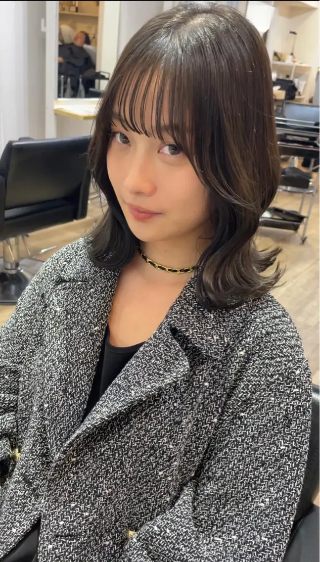 ミディアム カラー アッシュ 黒髪 ブリーチ ブルーカラー ブルーブラック トリートメント オリーブカラー 特化　　kaiのヘアスタイル