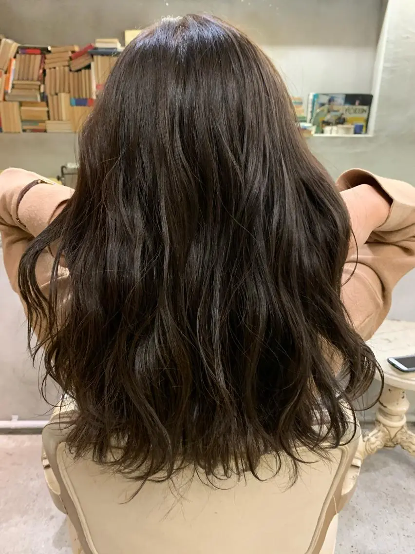 セミロング カラー アッシュ アッシュグレー アッシュグレージュ グレージュ 似合わせカラー🫶 小川千波のヘアスタイル