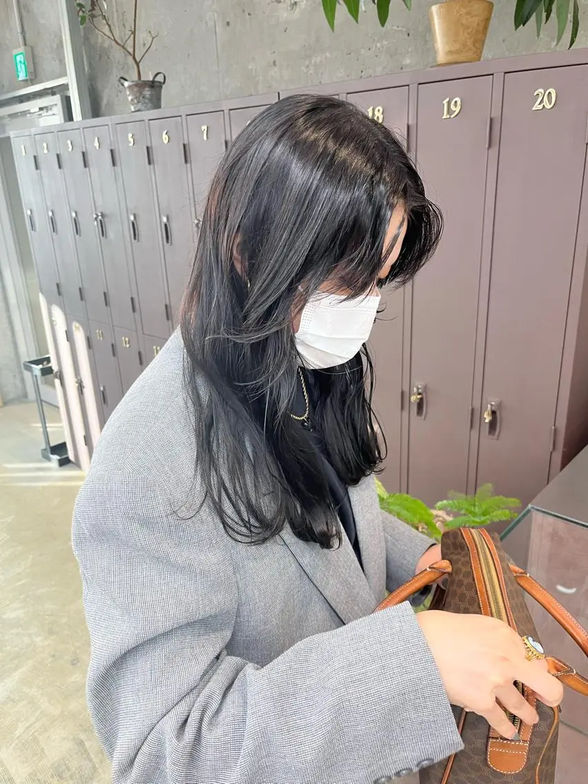 ロング カラー 黒髪 透明感カラー グレーブラック ナガノリノ /ボブ/ ベージュ/暖色のヘアスタイル