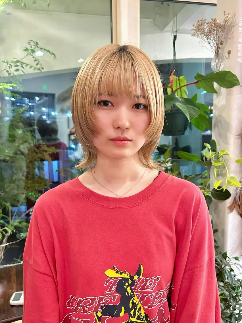 ミディアム ウルフカット 谷澤 朋佳のヘアスタイル