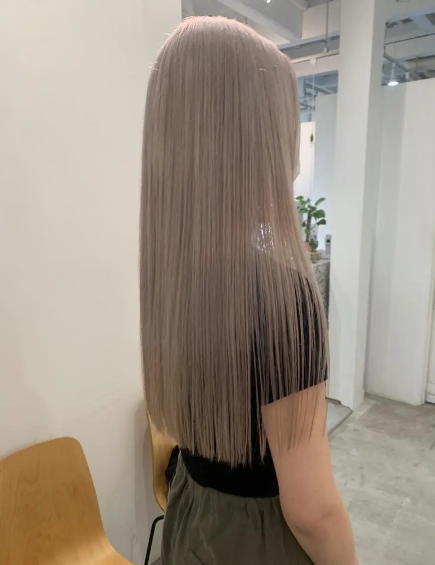 ロング カラー ベージュカラー ブリーチ ケアブリーチ グレージュ ブリーチカラーが人気 onnuのヘアスタイル