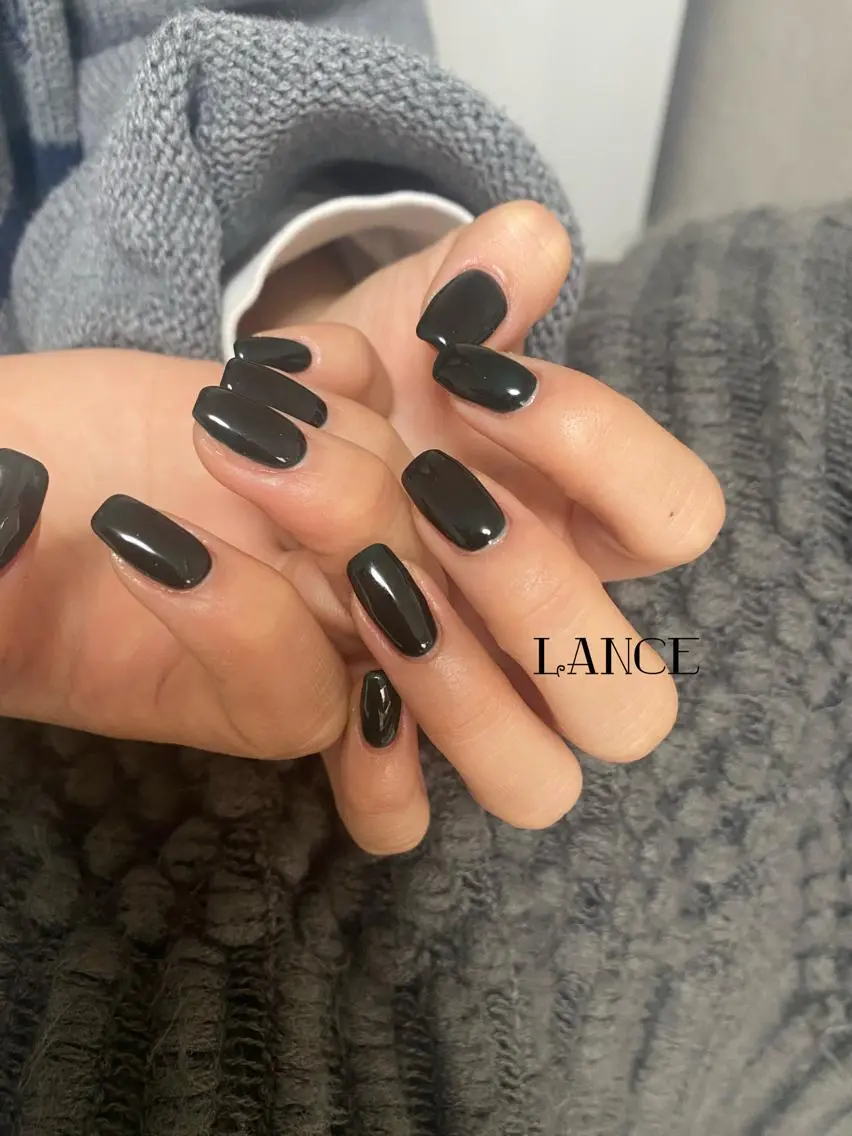 ミディアム ネイル オーロラネイル フレンチネイル ワンホンネイル 冬ネイル ハンドネイル Lance nailのネイルデザイン