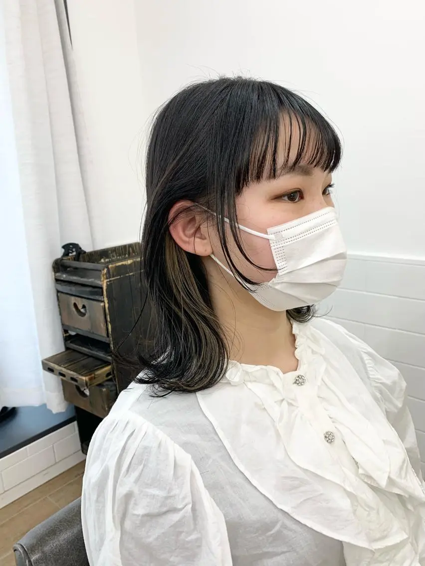 ミディアム カラー パーマ ヘアアレンジ メンズ キッズ ネイル マツエク・マツパ アイブロウ カット ヘアカラー レイヤーカット／ 巻ける縮毛矯正のヘアスタイル