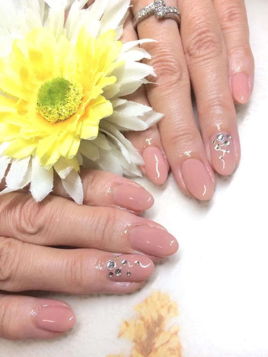ネイル ストーンネイル ハンドネイル Nailsalon E's cafeのネイルデザイン