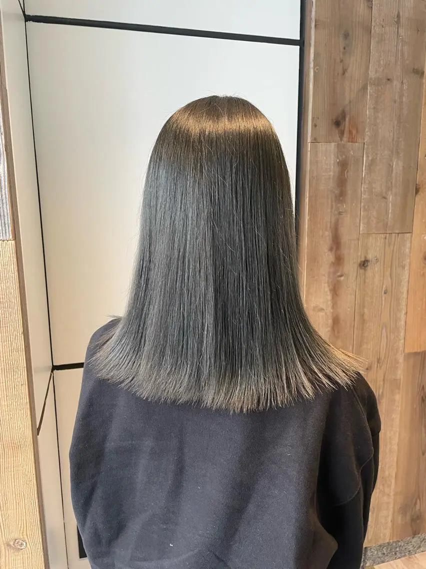 セミロング カラー 透明感カラー グレージュ オリーブグレージュ オリーブグレー ヘアカラー 渋谷 留菜のヘアスタイル