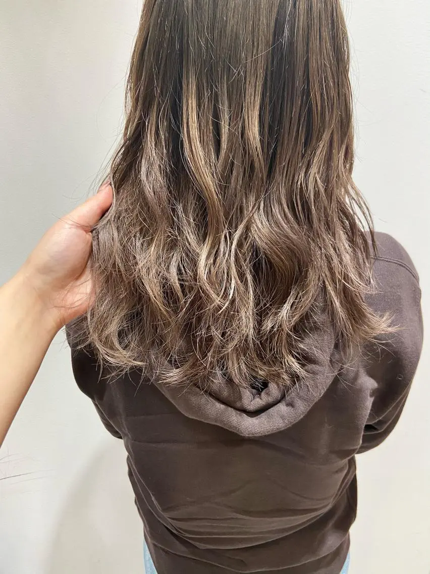 ミディアム カラー ヘアカラー 🐺ウルフ/レイヤー 似合わせ‎🤍沙羅のヘアスタイル