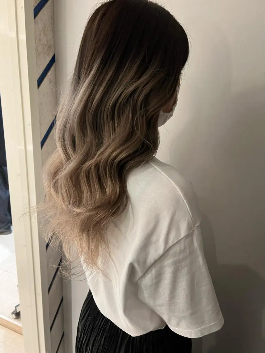 セミロング カラー 🔥ハイトーンカラー ギャルNAOKI🔥のヘアスタイル