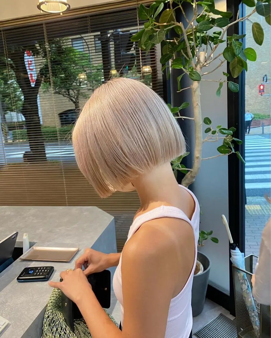 ショート カラー ベージュカラー ブリーチ ホワイトベージュ ボブ カット ヘアカラー ハイトーン/ボブ/ レイヤー💫カイセイのヘアスタイル