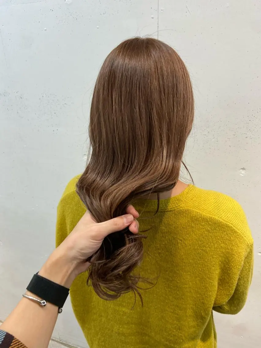 ミディアム カラー アッシュ ベージュカラー 韓国風ヘア レイヤーカット カット ヘアカラー トリートメント ウルフカット レイヤーカット上柿のヘアスタイル
