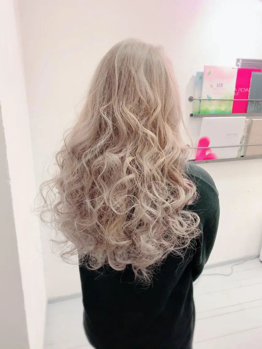 ロング カラー ベージュカラー ブリーチ カット ヘアカラー トリートメント 💎JADE GRACE💎のヘアスタイル