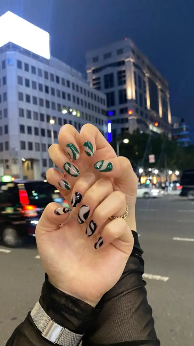 ネイル グリーン 持ち込み ニュアンスネイル Charme. NOBUKOのネイルデザイン