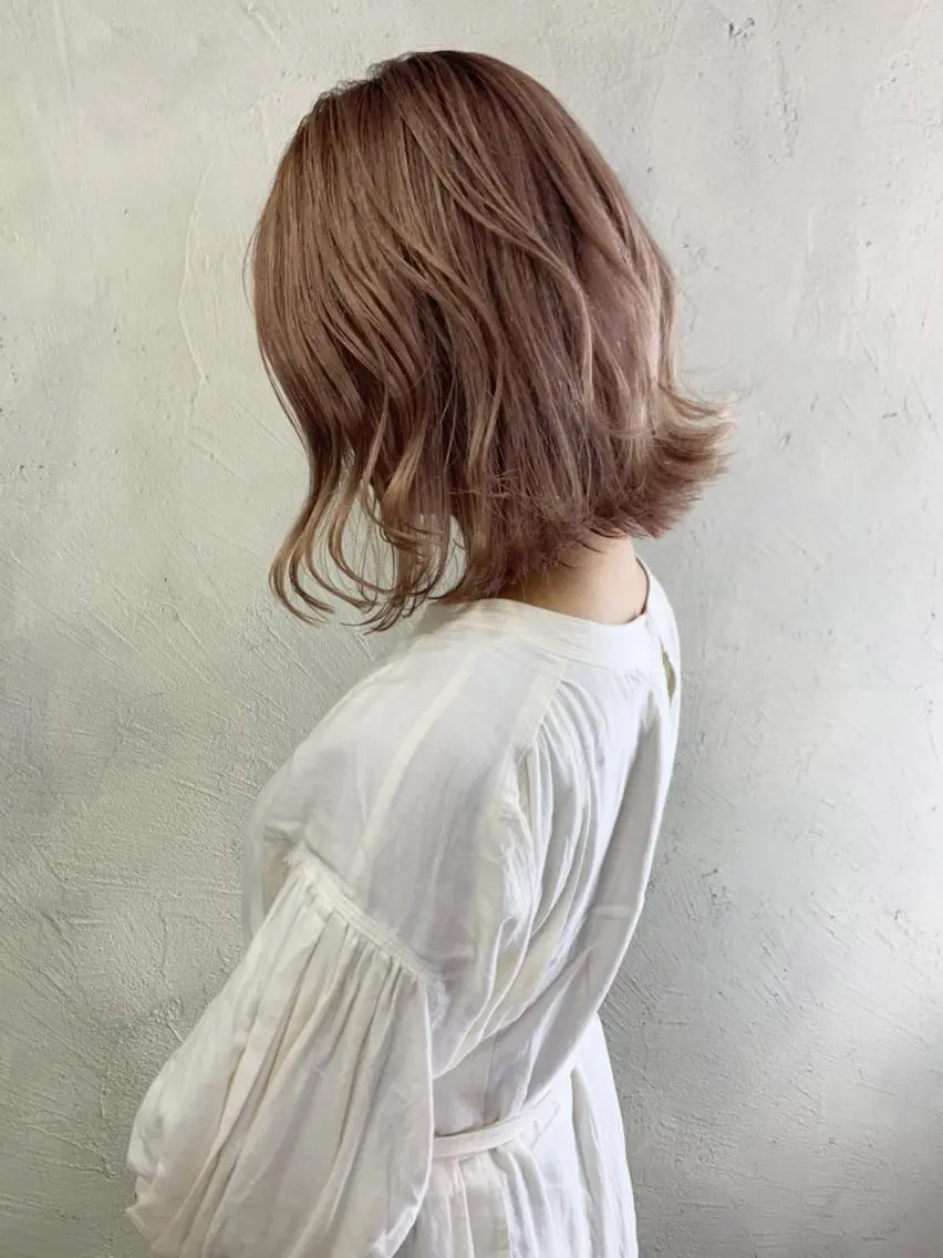 ミディアム カラー パーマ ヘアアレンジ ベージュカラー ミルクティーベージュ ITbyALBUM 中野店のヘアスタイル