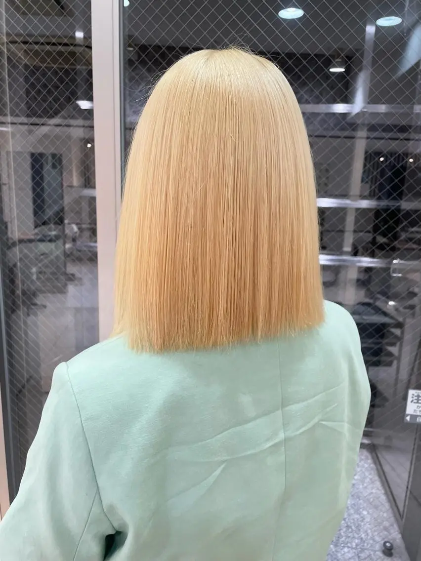 ミディアム カラー ブリーチ ブロンド レイヤーカット ベージュ/KANAのヘアスタイル