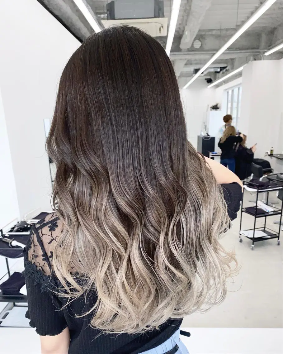 セミロング カラー グラデーションカラー ブリーチ 透明感HIDEのヘアスタイル