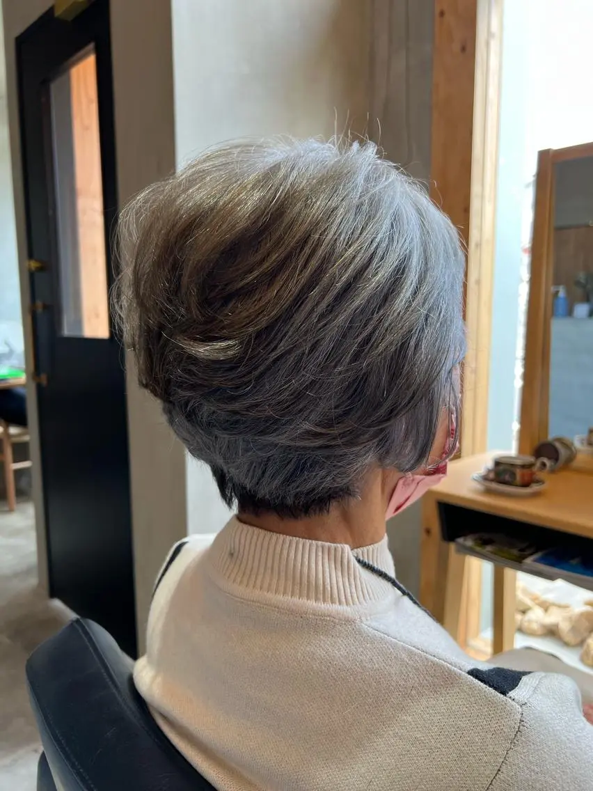 ショート カラー パーマ ハイライトカラー イルミナカラー インナーカラー ボブ ハイライト シンヤヘアーズ 泉大津本店のヘアスタイル