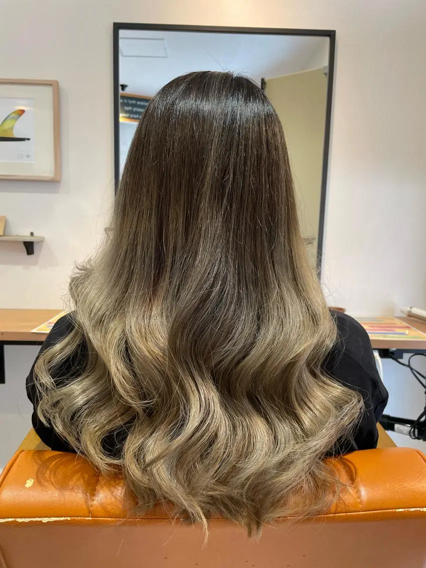 ロング ヘアカラー 中田 サヤカのヘアスタイル