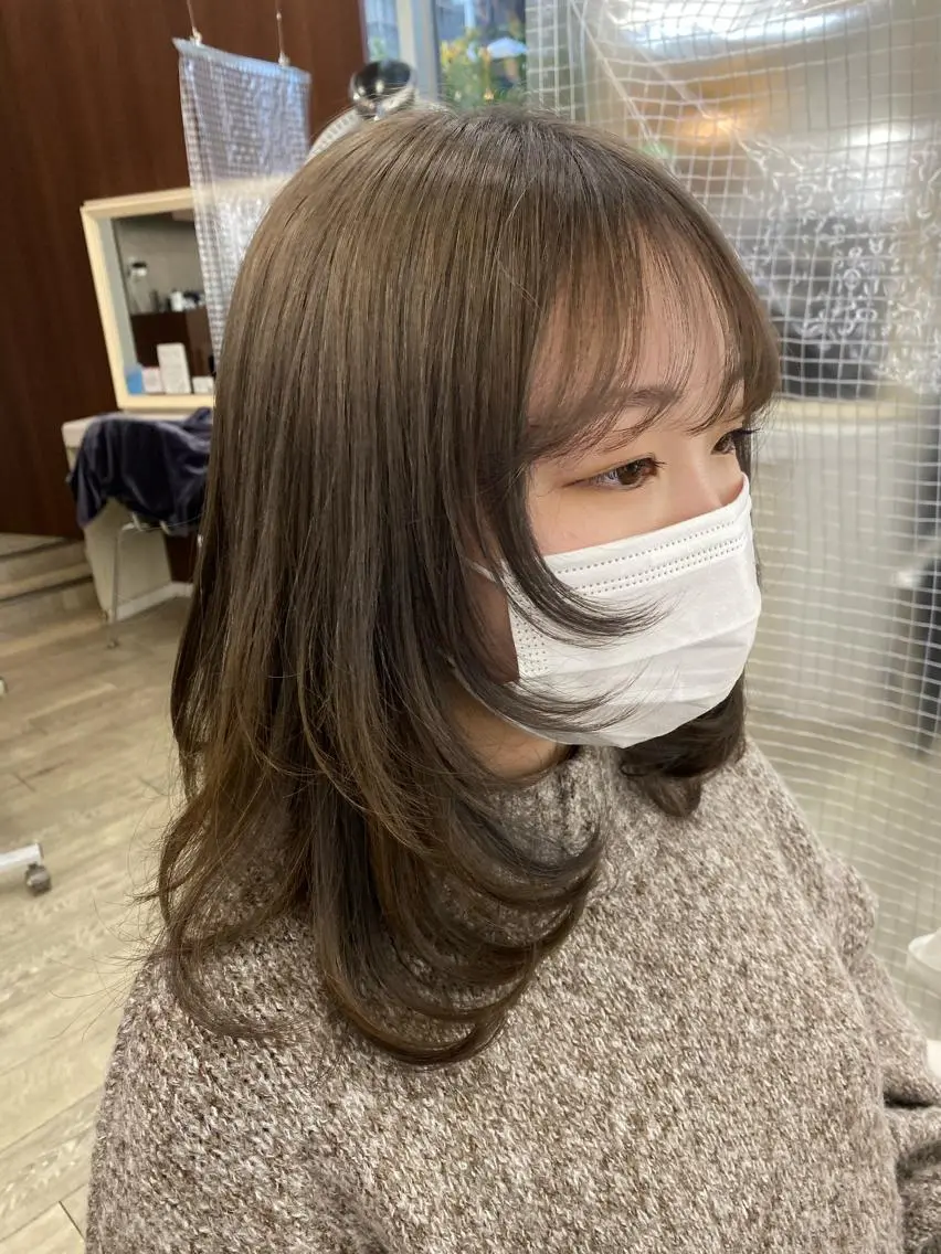 セミロング カラー ダブルカラー 顔まわりレイヤー 顔周りカット レイヤーカット カット ヘアカラー トリートメント 市川 博紀 店長のヘアスタイル