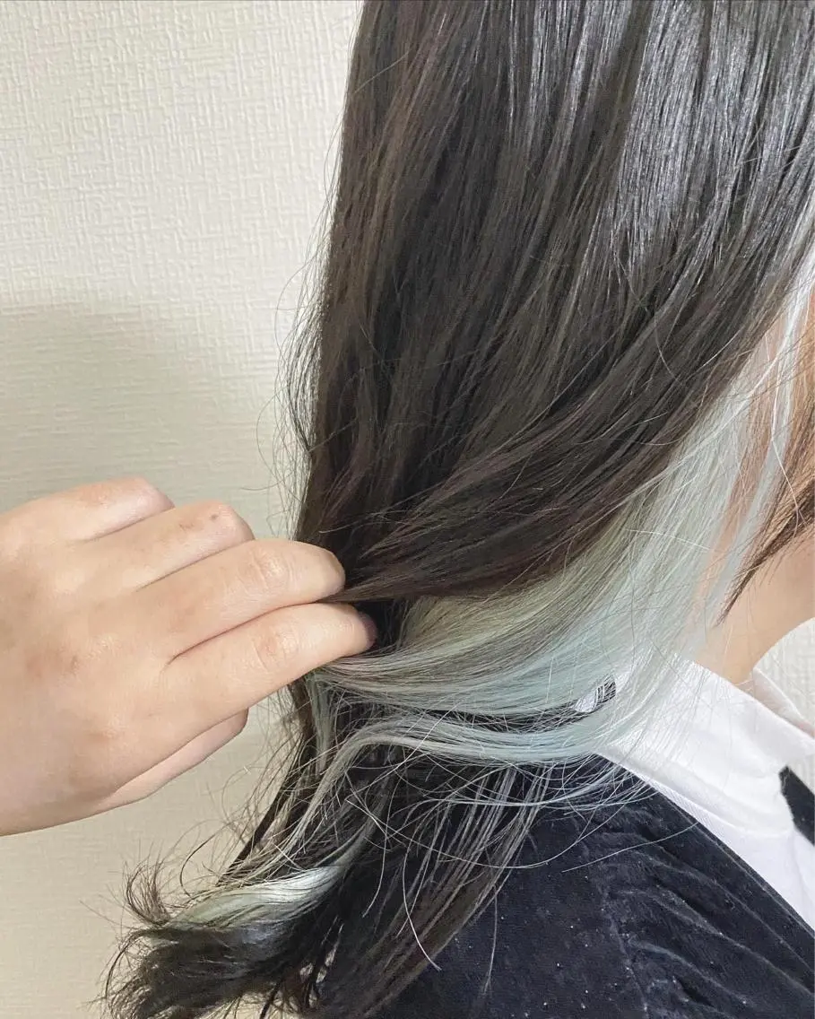 ロング カラー ブリーチ カット ヘアカラー トリートメント 長芝 遥香のヘアスタイル