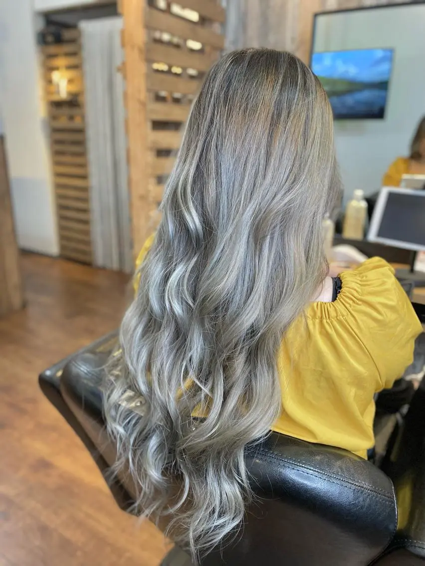 ロング カラー ブリーチ ケアブリーチ ハイトーンカラー トリートメント カット ヘアカラー トリートメント Luzir⭐︎ GEN⭐︎のヘアスタイル