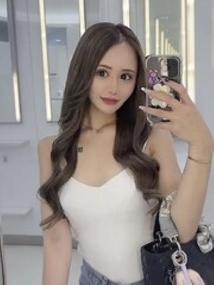 ロング ヘアアレンジ カラー シールエクステ 黒髪 ブリーチ デザインカラー ダブルカラー エクステ¥5000 LuciAカラーのヘアスタイル