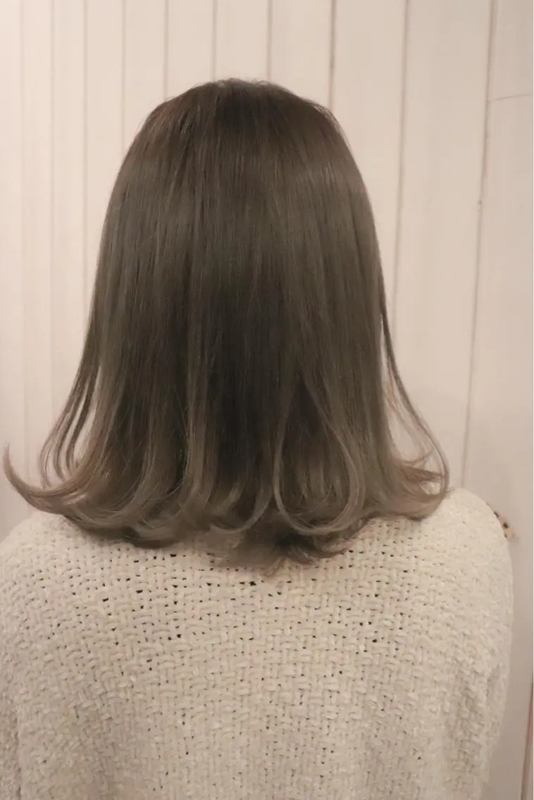 ミディアム 佐山 眞紀のヘアスタイル