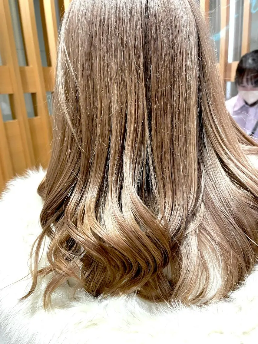 ロング ARMONY秋山輝也 コテ巻き風パーマ特化のヘアスタイル