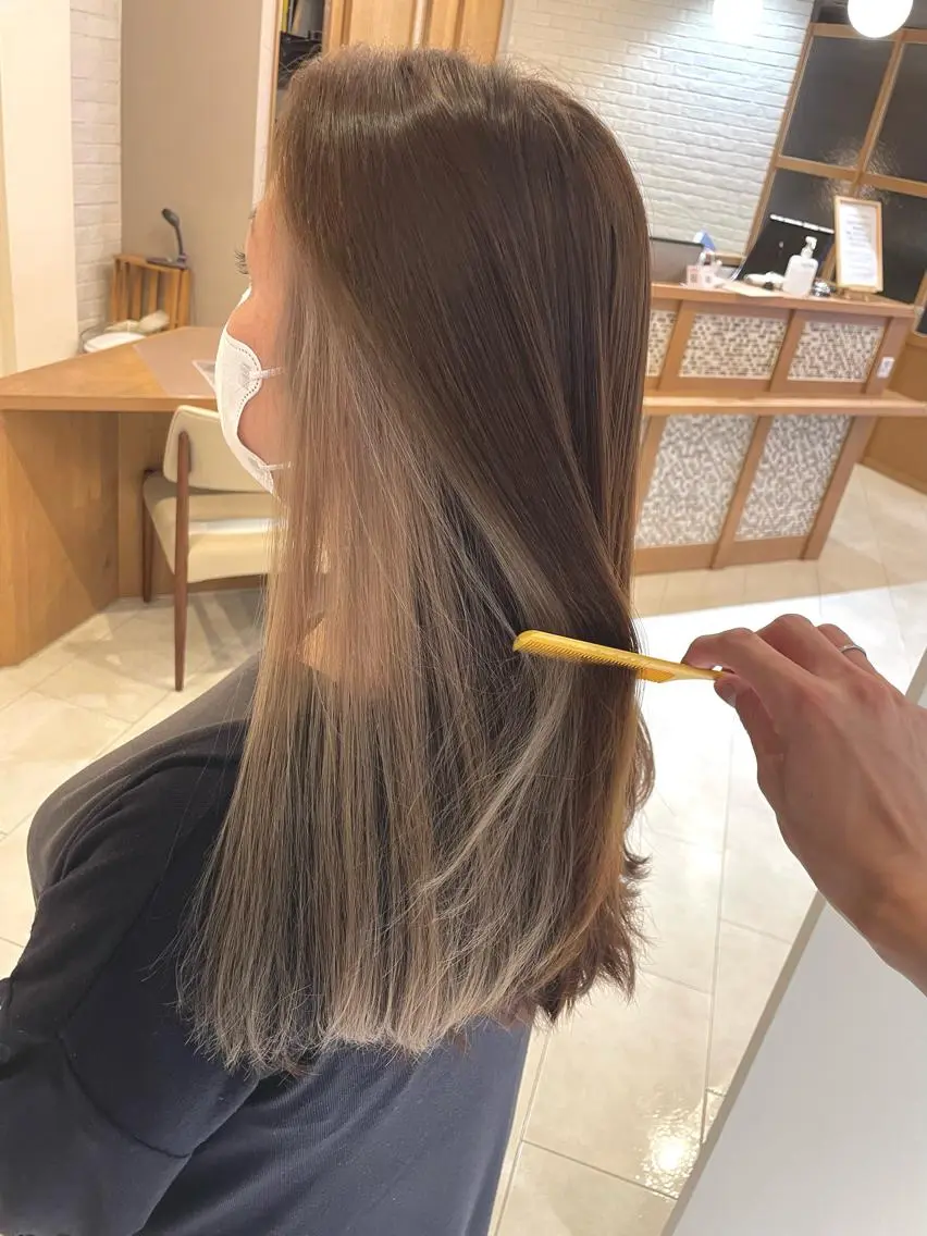 カラー イヤリングカラー レイヤー/くびれ/ 縮毛/チェレ金剛のヘアスタイル