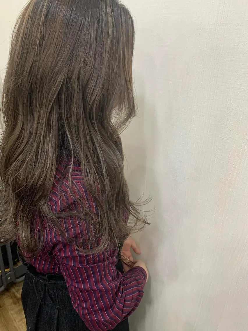 ロング カラー ヘアアレンジ グレージュ ハイライトカラー ハイライト きむえり/髪質改善 /うねり広がり改善のヘアスタイル