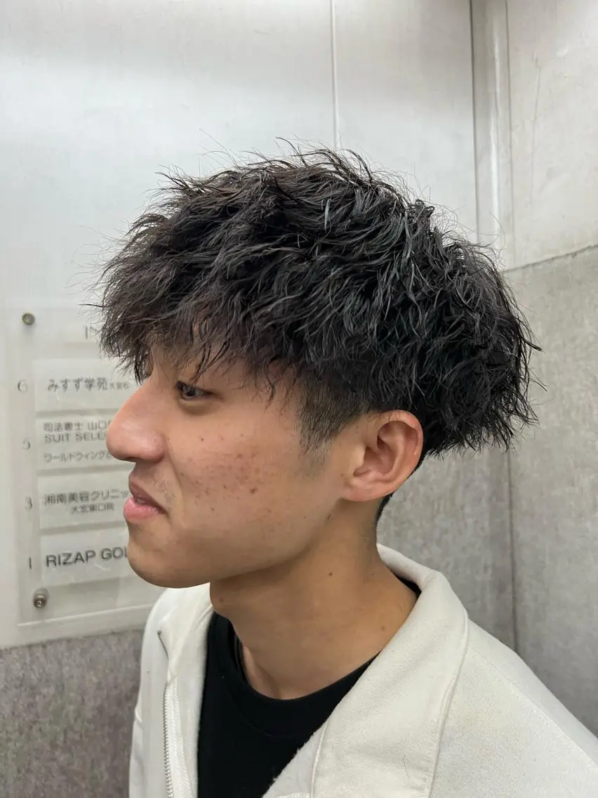 パーマ メンズ メンズパーマ ツイストスパイラルパーマ スパイラルパーマ カット パーマ トリートメント ヘッドスパ ヘアセット オカベ ショウマのヘアスタイル